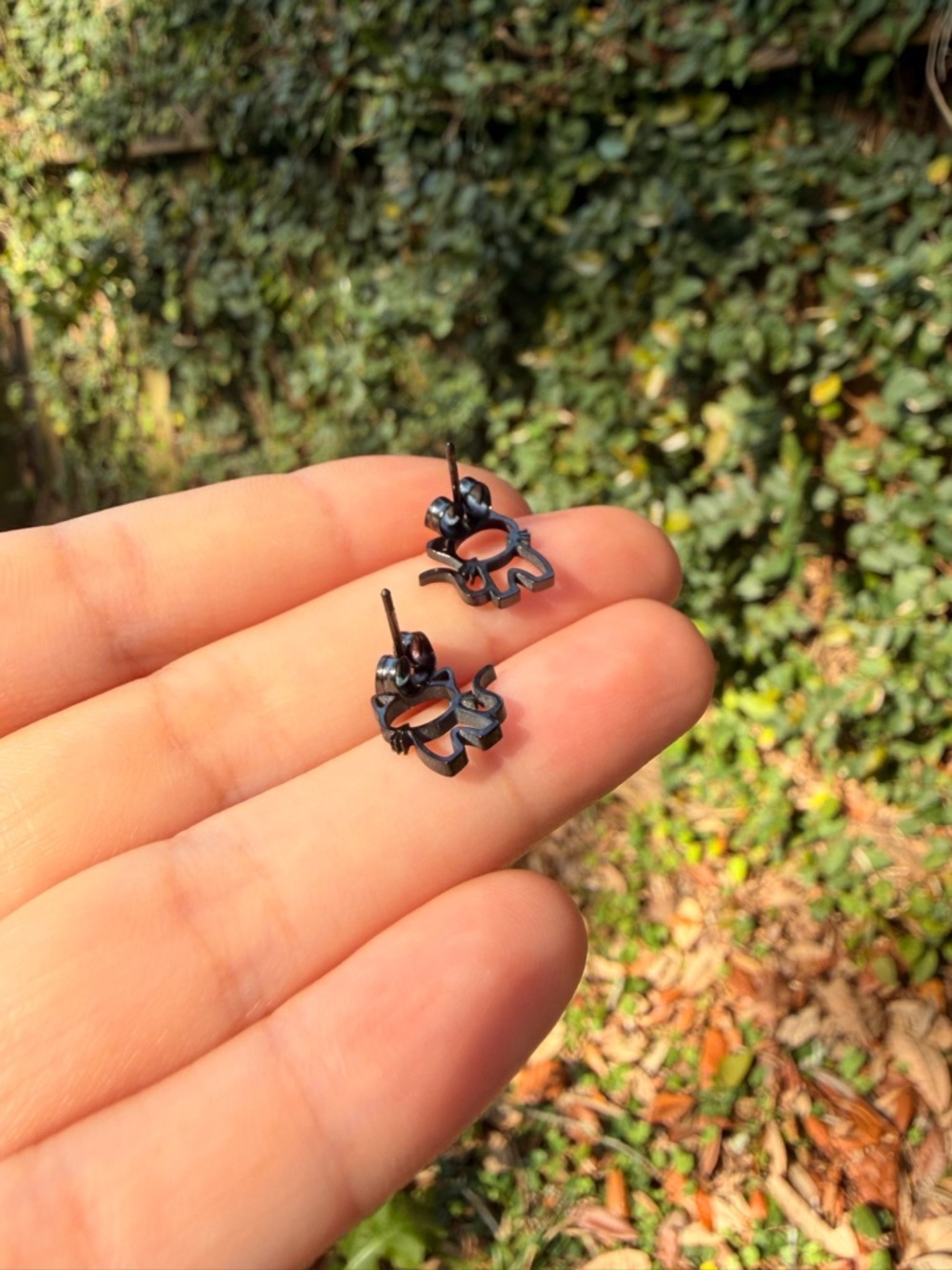 Black Cat Enamel Stud Earrings - Picture 4 of 5